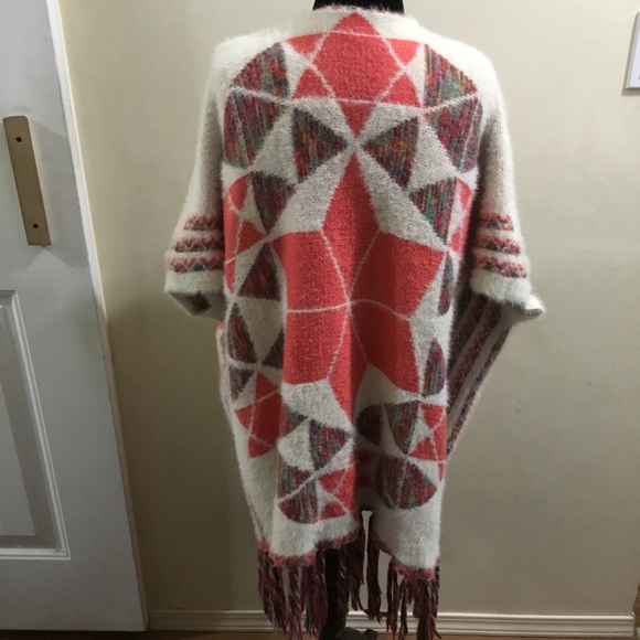 Star pattern soft knitted cape poncho One Size - Picture 2 of 11